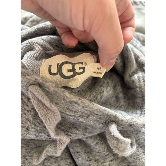 Ugg Women Grey Charlynne Fleece Poncho Sweater Funnnel Neck Pocket Size M/L - Picture 2 of 9